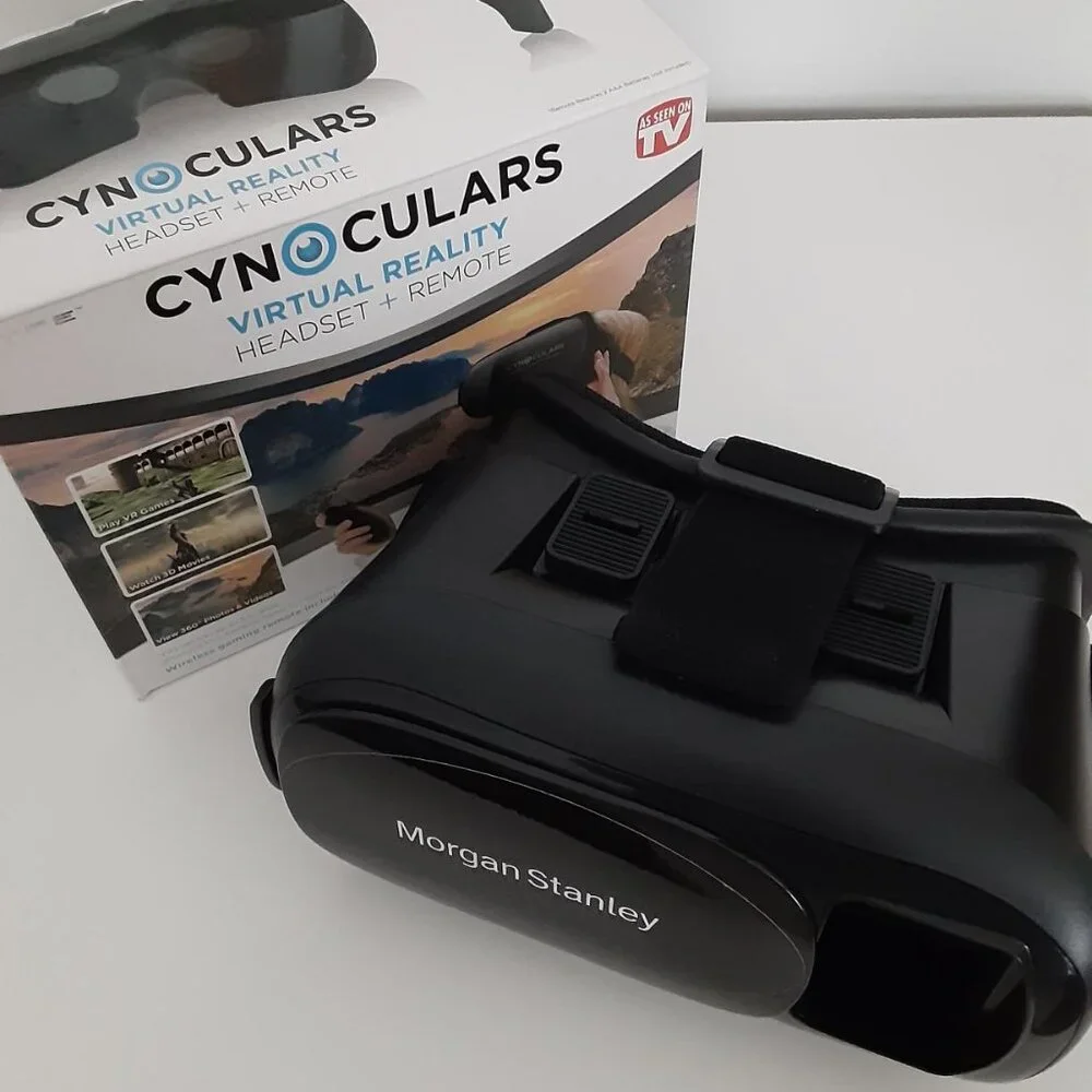 CYNOCULARS Virtual Reality Headset & Remote - NEW